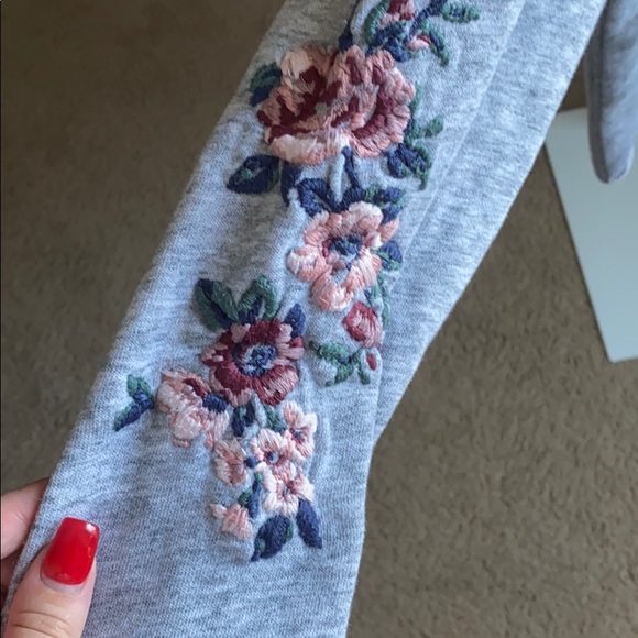 Abercrombie & Fitch Sweaters - Floral Sleeve embroidered crop crew